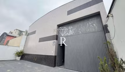 Barracão / Galpão / Depósito à venda no Barreiros, São José  por R$ 1.900.000