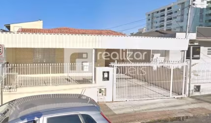 Casa com 3 quartos para alugar no Barreiros, São José  por R$ 5.100