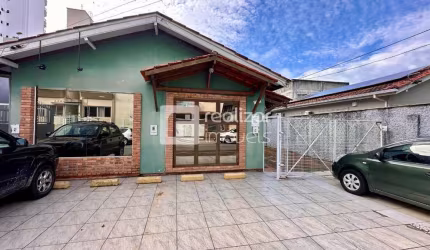 Casa comercial para alugar no Estreito, Florianópolis  por R$ 5.500