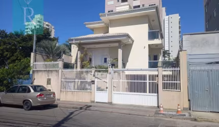 Casa com 3 quartos à venda no Barreiros, São José  por R$ 2.380.000
