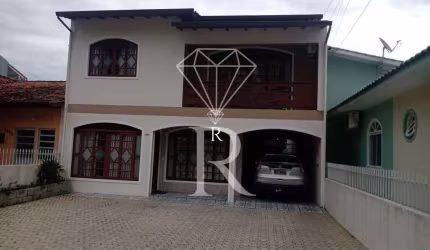 Casa com 7 quartos à venda no Costeira do Pirajubaé, Florianópolis  por R$ 1.600.000