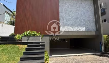 Belíssimo Sobrado com 4 suítes plenas em Condomínio Fechado