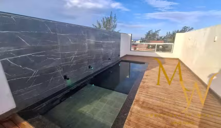 Triplex de Luxo em Condomínio em Unamar
