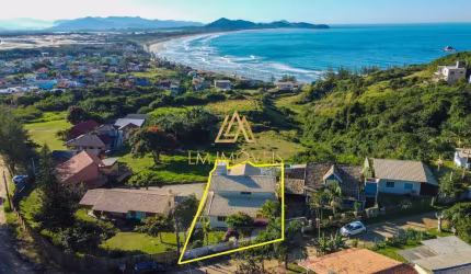 Casa de 4 dormitórios com vista panorâmica para o mar
