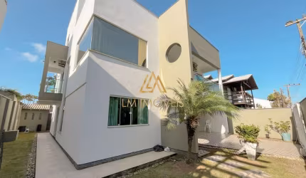 Casa com 4quartos localizada no bairro Vila Nova.