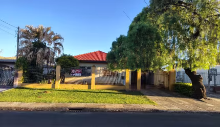 Casa ampla e aconchegante. Jardim, quintal e edícula com churrasqueira