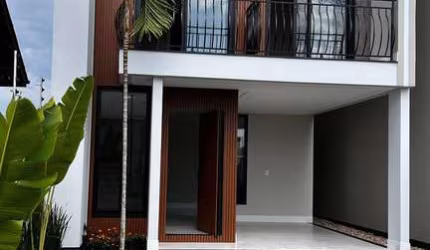 CASA COM TRÊS DORMITÓRIOS, SENDO UMA SUÍTE E DUAS DEMI SUÍTES