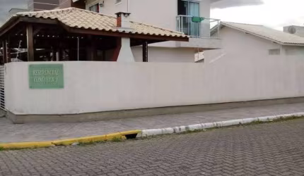 CASA COM DOIS DORMITÓRIOS, SENDO UMA SUÍTE - MATA ATLÂNTICA