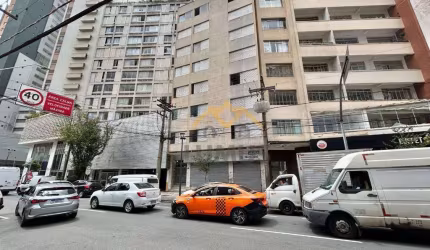 Apartamento com 2 dormitórios à venda, 47 m² por R$ 357.000 - Centro - Curitiba/PR