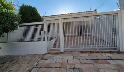 Casa para Alugar em Jardim Maria Izabel, Marília - 3 Dorms, 1 Suíte