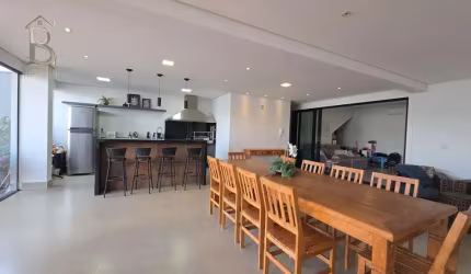 Casa à Venda no Jardim Acapulco Marília: 3 Suítes, 251m²