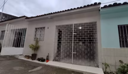 Casa com 02 quartos em Santa Lúcia - Maceió - AL