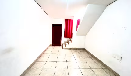 Casa geminada 2 quartos a venda no Xangrilá