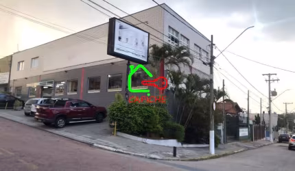 Barracão Comercial no Centro de Vinhedo-SP: 4 salas, 4 banheiros, 11 vagas, 297 m² de área. Venha conferir!
