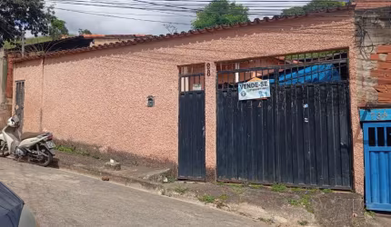 CASA COM QUINTAL NO PLANALTO