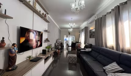 Venda | Casa com 316 m , 3 dormitório s , 5 vaga s . Av. Mandacarú, Maringá
