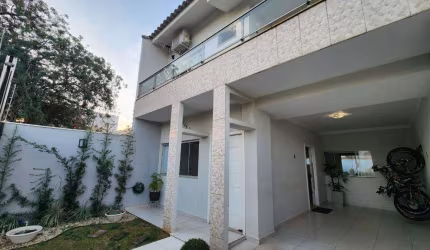 Sobrado à venda em Maringá, Jardim Brasil, com 4 quartos, com 250 m
