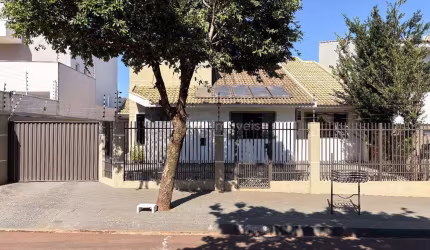 LINDA CASA  ESPAÇOSA NA Vila Marumby COM PISCINA E EDÍCULA