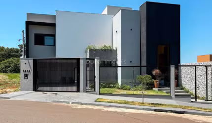 Lindo Sobrado em Região Nobre de Maringá  Este belíssimo imóvel oferece conforto e sofisticação.