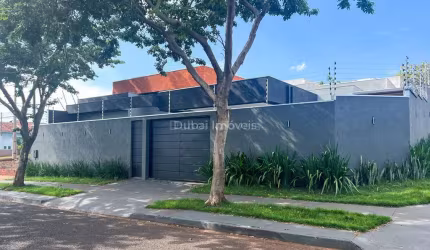 Oportunidade  Casa de Esquina Espaçosa com 3 Quartos Jardim Oriental
