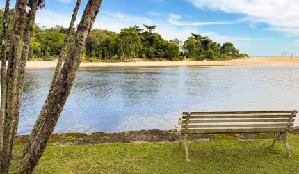 Linda casa frente ao rio na Praia Barra do Una - À VENDA
