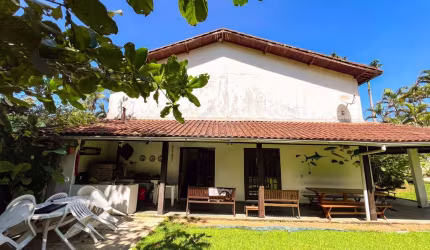Casa com Piscina Privativa na Barra do Sahy - À VENDA