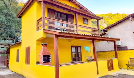 Casa charmosa e confortável em Camburi - À VENDA