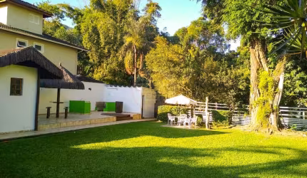 Casa em Terreno de 2.000 metros na Praia de Juquehy - À VENDA
