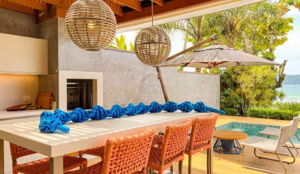 Casa sofisticada pé na areia na Praia de Juquehy! 4 suítes e piscina privativa!