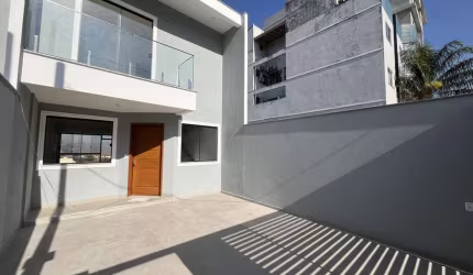 Casa para Venda em Volta Redonda, Jardim Belvedere, 3 dormitórios, 1 suíte, 3 banheiros, 2 vagas