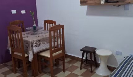 Apartamento Kitão dividido em excelente local com 1 vaga de garagem.