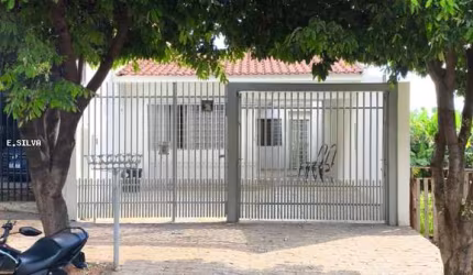 Casa Térrea para Venda em Maringá, Jardim Leblon, 2 dormitórios, 2 banheiros, 3 vagas