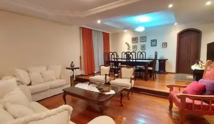 Casa com 4 quartos à venda no Jardim Maia