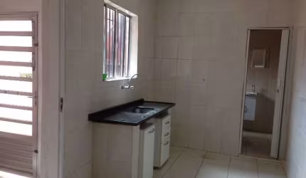 Locação casa R$ 1.980,00 Vila Guarani (não é independente) 2 dormitórios