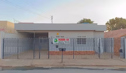 Casa à Venda no Bairro JK – Montes Claros/MG | 267m² Terreno + Barracão no Fundo
