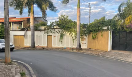 Vende-se Terreno Amplo/Casa Antiga | Bairro São José – Montes Claros/MG