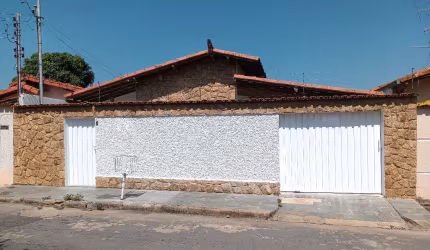 'Casa Completa à Venda no Morada do Parque – 2 Quartos, 3 Salas, Área Churrasqueira e Barracão!'