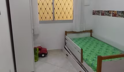 Prédio residencial multifamiliar com duas residências.