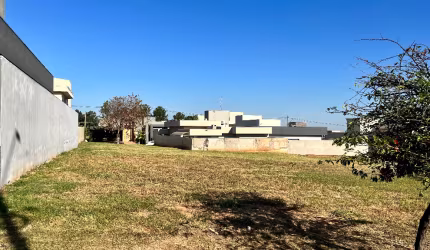 Terreno de 360 m2, no Condomínio Jardim Botânico, em Bady Bassit.