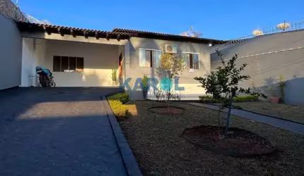 Casa com 3 quartos à venda no Jardim Inconfidência, Uberlândia , 210 m2 por R$ 850.000
