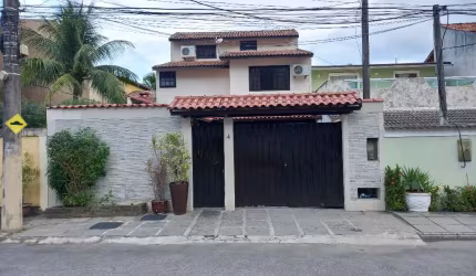 Casa triplex -suítes-Vargem pequena