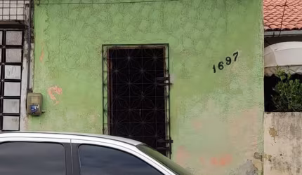 Vendo Casa na Rua Eusébio de Queiroz, no bairro Montese