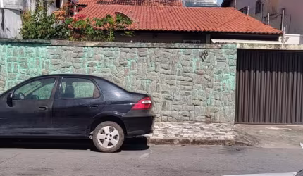 Vendo excelente Casa na Rua Ieda, Camurça, bairro Jóquei Clube