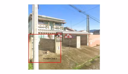 Casa térrea em bairro residencial, com 2 dormitórios