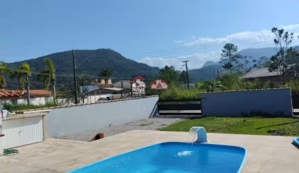 Locação casa com piscina e mobiliada no Capricornio II