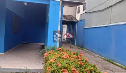Casa comercial no centro de Caraguatatuba