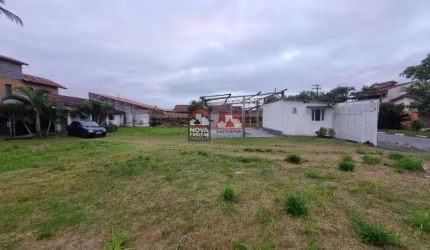Área Comercial na Av. Central