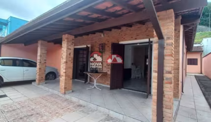 Casa em bairro tranquilo próximo de comércios