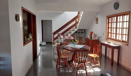 Casa Sobrado Padrão em São José dos Campos
