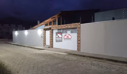 LINDA CASA NA MASSAGUAÇÚ